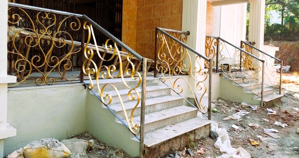 Staircase railing with a clean design